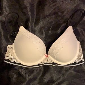Daisy Fuentes white and black push up bra